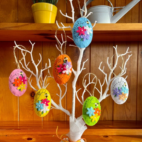 Easter Felt Tree Decorations with Bees and Flowers Set of 6 / Easter Decor/ Easter Tree / Bee Decor