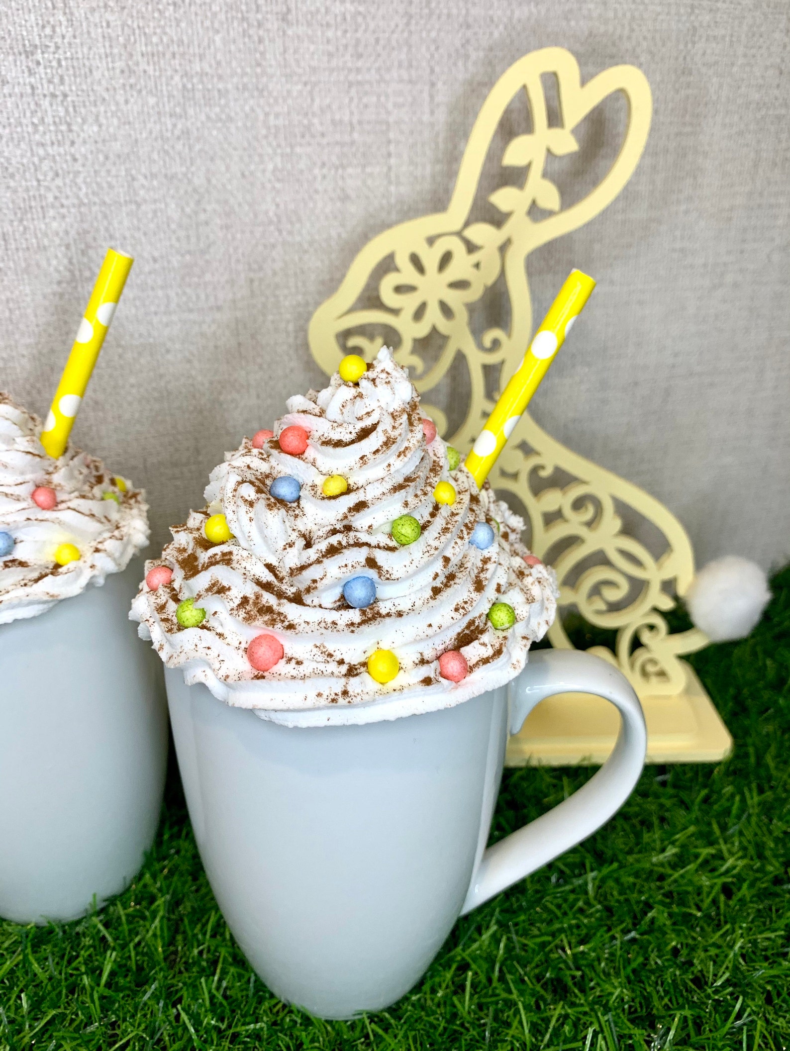 Sahne-Becher-Topper mit einem Staub von Schokoladenpulver und - Etsy.de