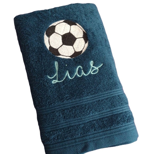 Handtuch Blau mit Fußball und Namen bestickt
