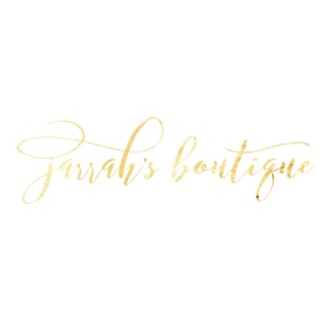 K&ouml;nnte beinhalten: Goldene Schrift in Kursivschrift, die "Jarrah's Boutique" lautet.