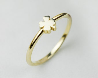 14K Gold Clover Charm Ring, Delicate Clover Shaped Ring, Four Leaf Shamrock Ring, Tiny Flower Ring, Dainty Good Luck Ring, Gift for Her