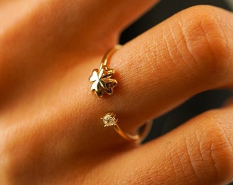 14K Gold Clover Charm Ring, Delicate Clover Shaped Ring, Four Leaf Shamrock Ring, Tiny Flower with Zircon, Dainty Good Luck, Gift for Her