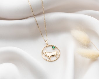 Colgante Tauro en oro de 14 quilates: collar astrológico con circonita esmeralda