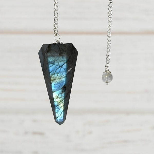 Labradorite Crystal Pendulum Pendant Necklace, Natural Healing Crystal Divination Chain Pendulum for Reiki Healing (Free Velvet Pouch)