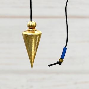 Pendolo divinatorio in metallo per la guarigione energetica, pendolo da rabdomanzia dorato in acciaio con cono appuntito, regalo metafisico (sacchetto di velluto in omaggio)