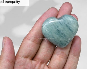 Aquamarin Kristall geschwollener Herzstein, Naturheilkristall herzförmiger polierter Massage-Palmstein für Reiki-Heilung (freier Samtbeutel)