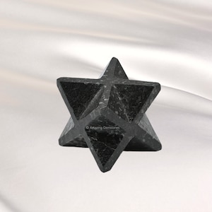 Nuummite Grönland Kristall 8 Punkt Merkaba Stern, handgeschnitzte Stern Merkaba für Kristallgitter, Naturheilkristalle (Gratis Samtbeutel)