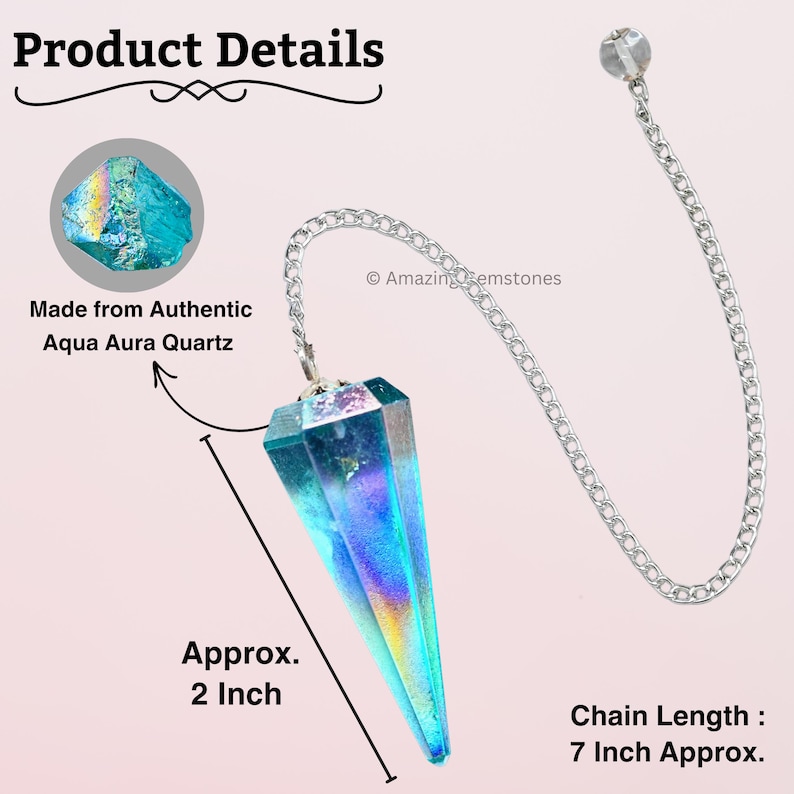 Op de afbeelding: Aqua aura kwartskristal slinger met een zilveren ketting. De slinger is ongeveer 5 cm lang en de ketting is 18 cm lang.