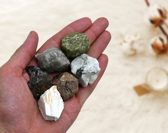 Capricorn Zodiac Raw Crystals Set, Healing Birthstones