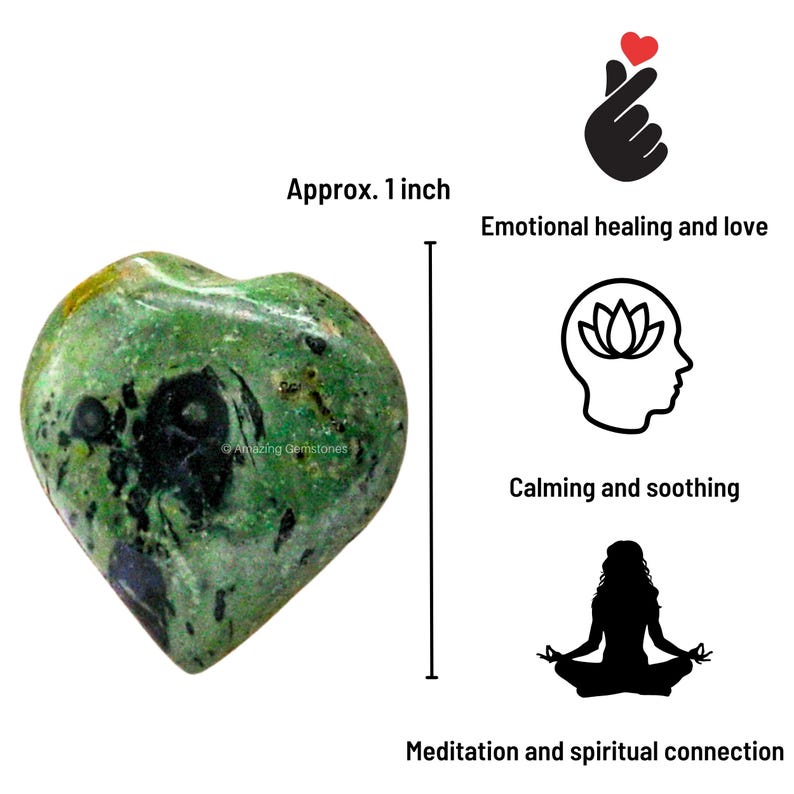 Puede incluir: Una piedra preciosa en forma de coraz&oacute;n, de aproximadamente 2,5 cm, con un patr&oacute;n moteado verde y negro. La imagen incluye texto sobre la curaci&oacute;n emocional, la calma y la meditaci&oacute;n. La piedra preciosa es de Amazing Gemstones.