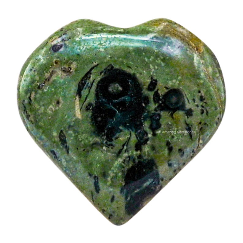 Puede incluir: Una piedra preciosa en forma de coraz&oacute;n con un patr&oacute;n moteado verde y negro. La piedra tiene una superficie pulida y un aspecto natural. Un art&iacute;culo decorativo &uacute;nico.
