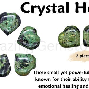 Puede incluir: Cristales en forma de coraz&oacute;n, con patrones verdes y negros. La imagen incluye el texto "Crystal Heart" y "2 piezas". El texto tambi&eacute;n menciona que los cristales son conocidos por promover la curaci&oacute;n emocional y el amor propio.