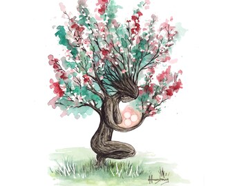 Puede incluir: Pintura acuarela de un árbol con hojas rosas y verdes, con forma de mujer sosteniendo un círculo con tres puntos en su interior. El árbol está enraizado en hierba verde.