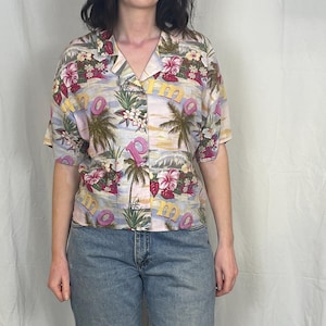 Vintage 80s Womens Pink Hawaiian Style Short Sleeve Shirt