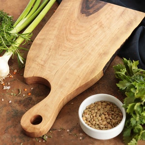 Walnut wood cutting board