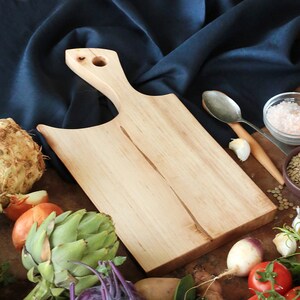 Walnut wood cutting board