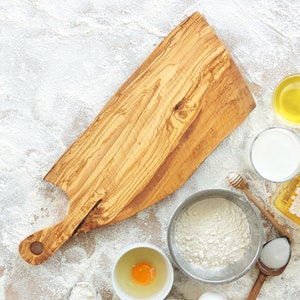 Solid olive wood presentation board with hole handle
