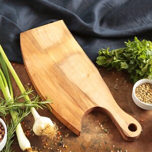 Walnut wood cutting board