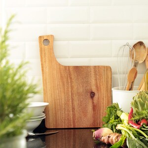 Walnut wood cutting board