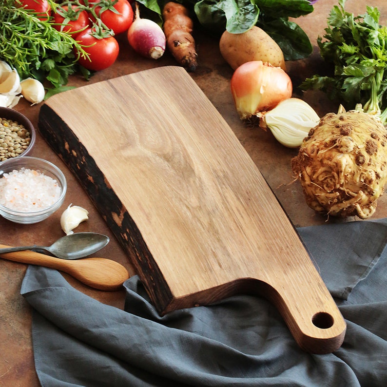 Chopping board made of walnut wood with hole handle image 4