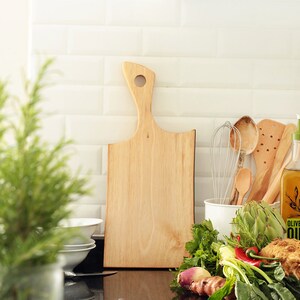 Walnut wood cutting board