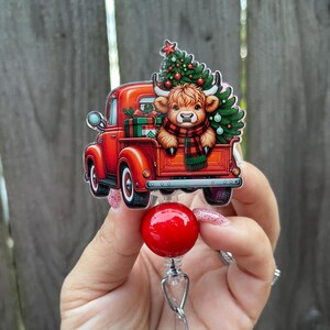 クリスマス ハイランド カウ バッジ リール | ビンテージ トラック クリスマス バッジ リール | ホリデー バッジ リール | 看護師 バッジ リール | 教師 バッジ リール | ホリデー ギフト |