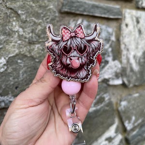 Carrete de insignia de vaca de las Tierras Altas/ Carrete de insignia de vaca de chicle/ Carrete de insignia de vaca del Día de San Valentín/ Carrete de insignia retráctil/ Portatarjetas de identificación/ Insignia con cuentas/