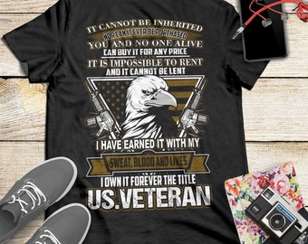Il ne peut pas être hérité ni ne peut jamais être acheté Je l’ai avec mon sang de sueur et des vies Je le possède pour toujours Le titre T Shirt vétéran américain