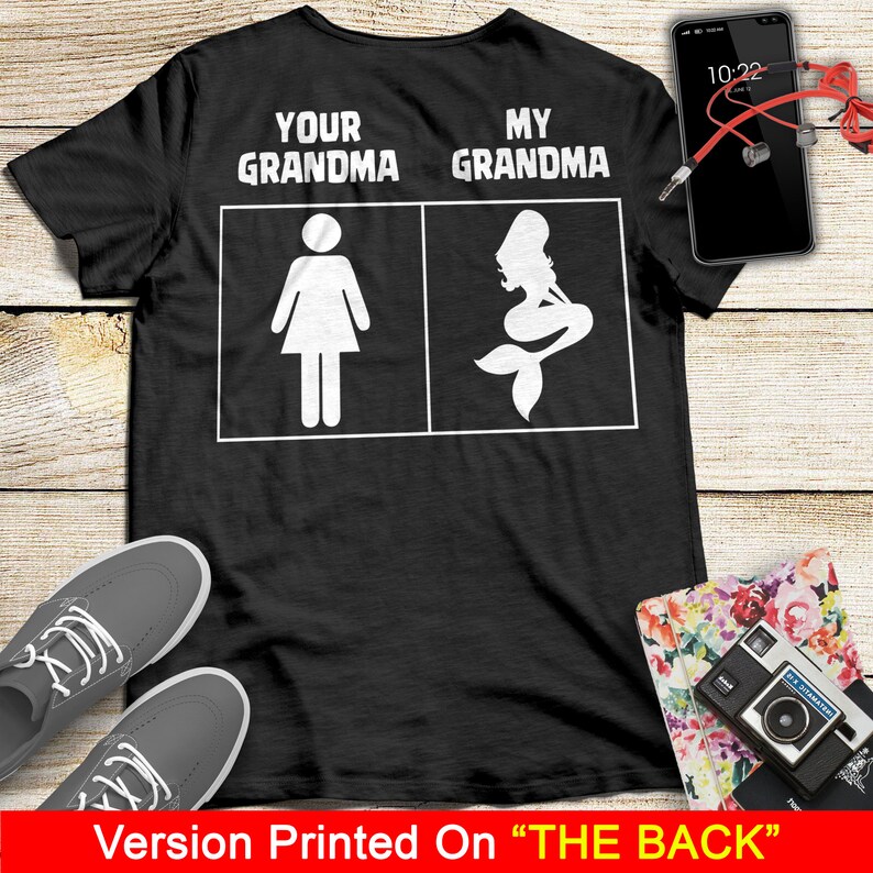 Może przedstawiać: Czarny T-shirt z białym tekstem, kt&oacute;ry brzmi "Your Grandma" i "My Grandma" z ilustracją postaci i syreny.