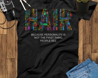 Cabello porque la personalidad no es lo primero que la gente ve camisa de peluquero, camisa de estilista, regalo de peluquero, regalo de peluquería