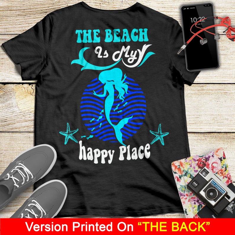 Peut inclure: T-shirt noir avec un graphique de sir&egrave;ne et le texte "THE BEACH Is My happy Place".