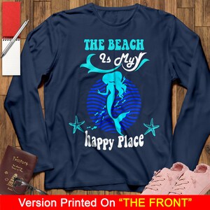 Peut inclure: T-shirt &agrave; manches longues bleu marine avec un motif de sir&egrave;ne et le texte "The Beach Is My Happy Place".