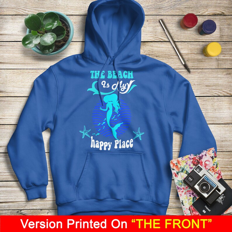 Peut inclure: Un sweat &agrave; capuche bleu royal avec un motif de sir&egrave;ne et le texte "The beach is my happy place".
