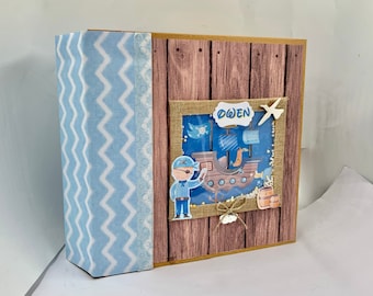 Album scrapbooking pour naissance petit garçon  thème pirate ocre bleu bois