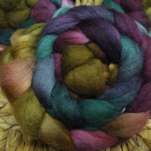 New: Hand-dyed roving Falkland -Kashmir-