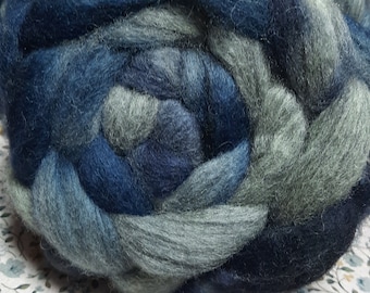 New: hand-dyed top british gray BFL -blue sheep-