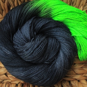 Silpaka, hand-dyed, with alpaca and silk,, Assigned Pooling, &quot;600 m, &quot;Tree Frog&quot;