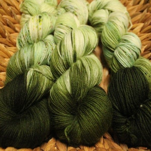 Sockenwolle extrafeine Merino, Assigned Pooling, Farbton "Waldluft"!