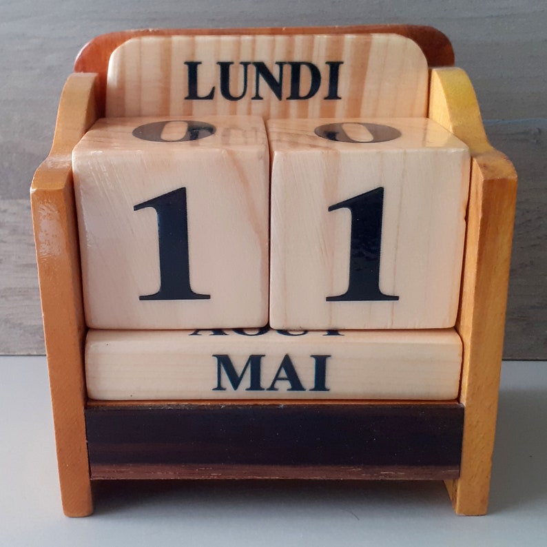 calendrier perpetuel en bois vernis image 1