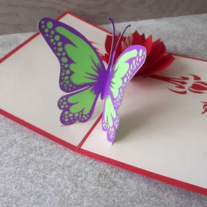 carte en 3D personnalisable du papillon sur la fleur