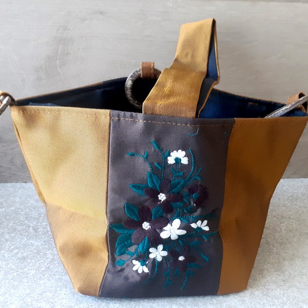 Mini sac brodé en coton fait main : sac pour passeport équitable - France