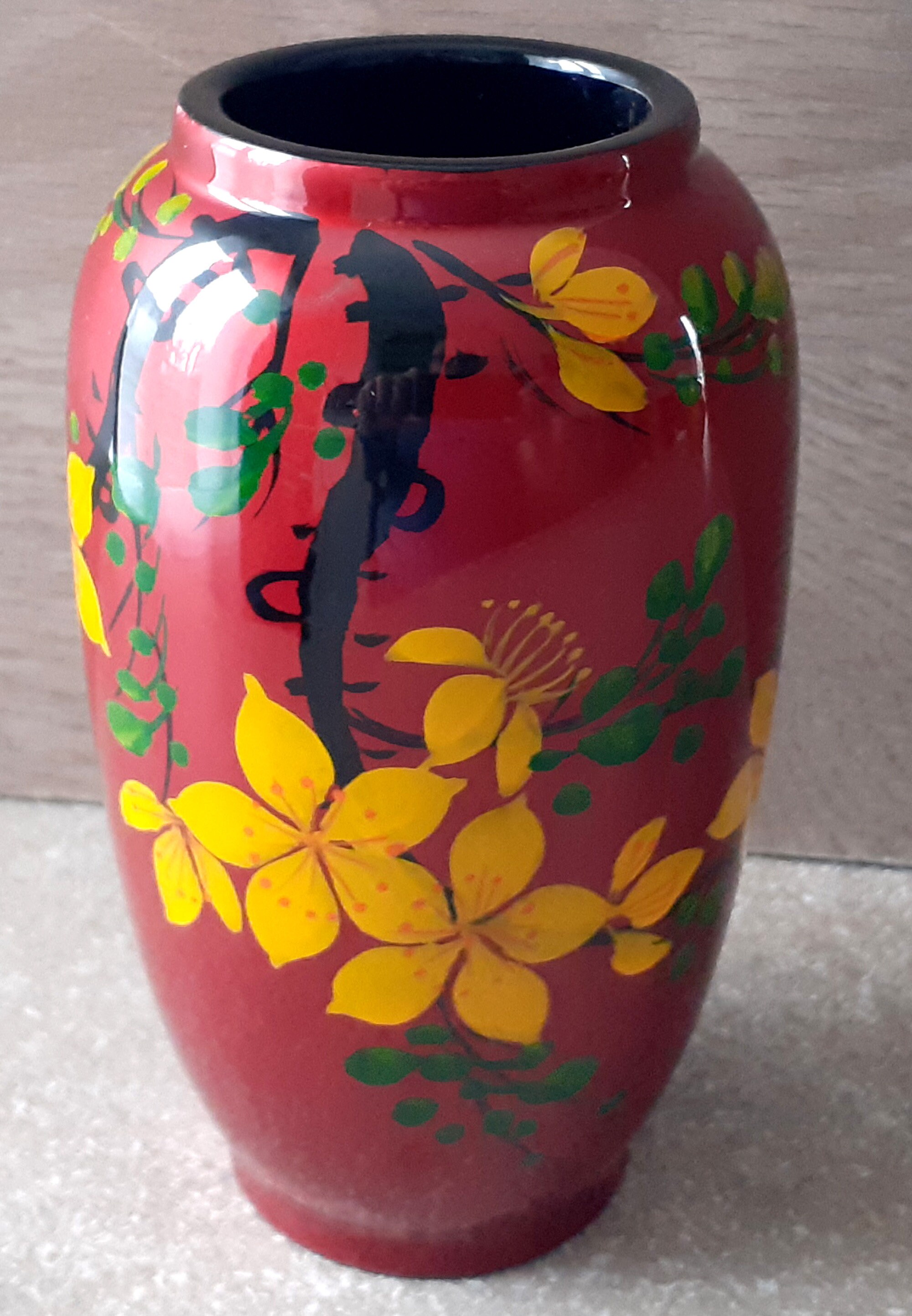 Joli Vase en Peinture Laquée sur Bois