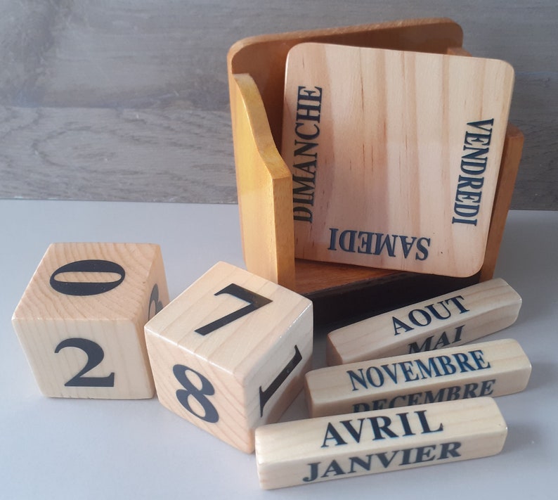 calendrier perpetuel en bois vernis image 2