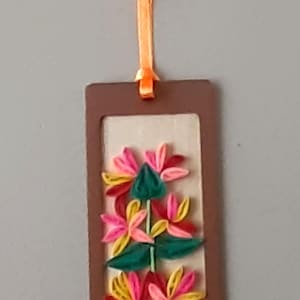 marque page en bambou et fleur en carton renforcé