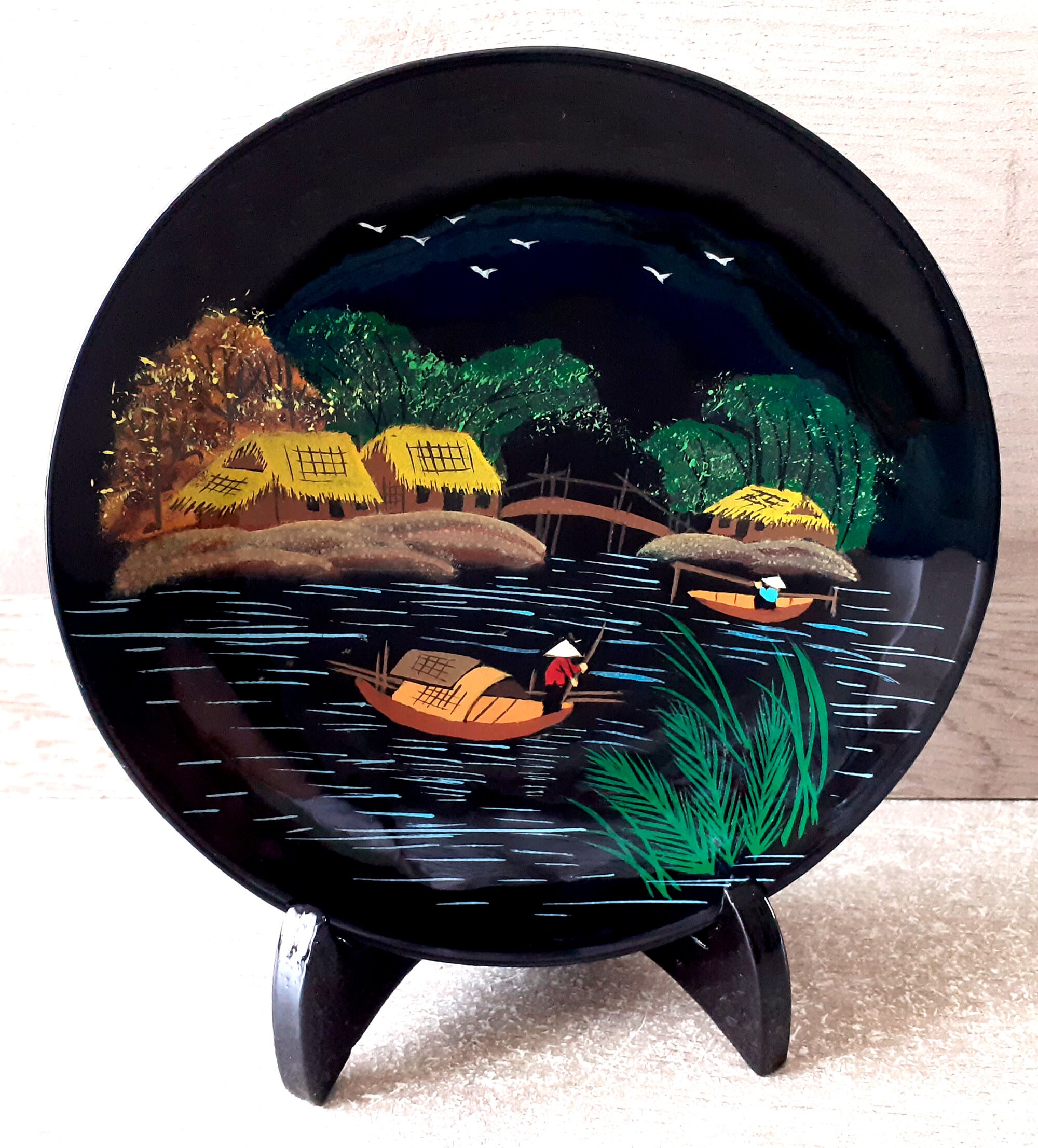 Petite Assiette de Decoration sur Son Chevallet