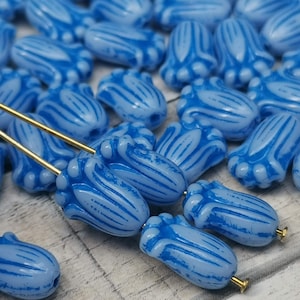 12 Tsjechische glaskralen tulp bloem - wit en blauw 12 x 8 mm