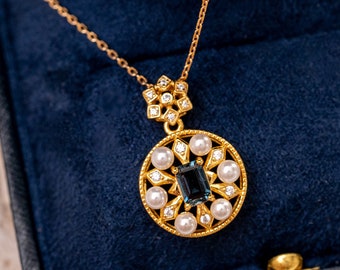 Délicat bleu topaze perle collier-vintage Style Versallies pierres précieuses disque pendentif-sculpté cristal charme or Vermeil cadeau d'anniversaire