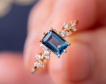 Bague topaze bleue-Dainty Cluster Crystal Ring-Baguette London Blue Topaz Ring-Proposition Anniversaire Cadeau-Promesse Bague pour sa bague de mariée