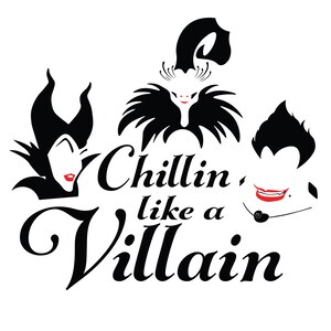 Pu&ograve; includere: Illustrazione in bianco e nero di tre cattivi Disney, Malefica, Ursula e Crudelia De Mon, con il testo "Chillin' like a Villain".