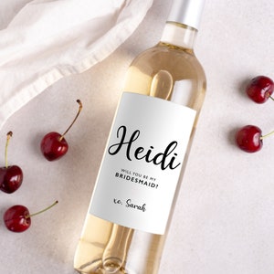 Boîte de proposition de demoiselle d'honneur personnalisée avec étiquette de vin et carte-cadeau